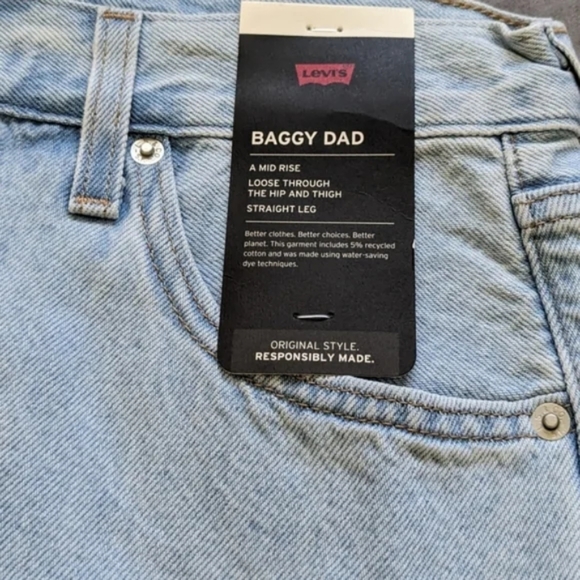 Levi's Baggy Dad Jeans in Light Sugar - Picture 11 of 11
